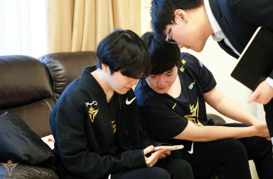 Theshy差点和Rookie效力一支战队?Theshy亲自证实,但被自己拒绝