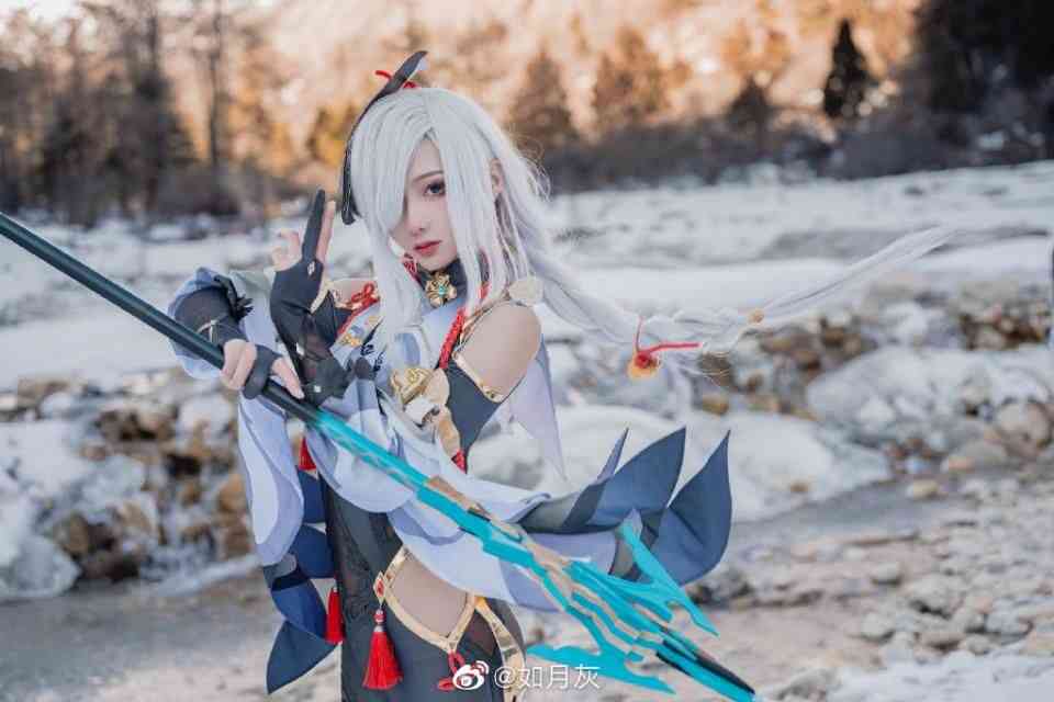 女coser有多拼?零下20度雪山出原神申鹤,成片却被嘲不还原