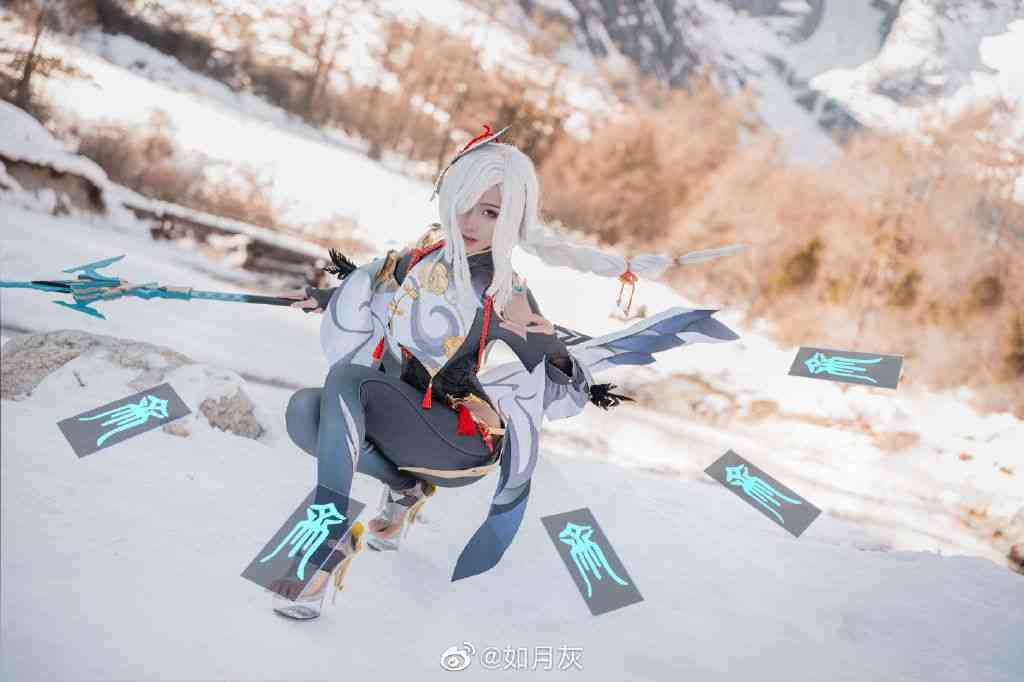 女coser有多拼?零下20度雪山出原神申鹤,成片却被嘲不还原