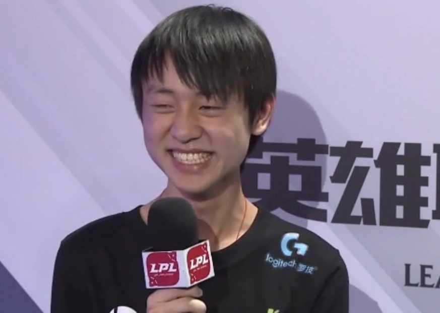 小明英雄池太深了,每场比赛一个辅助英雄,这才是顶级辅助?