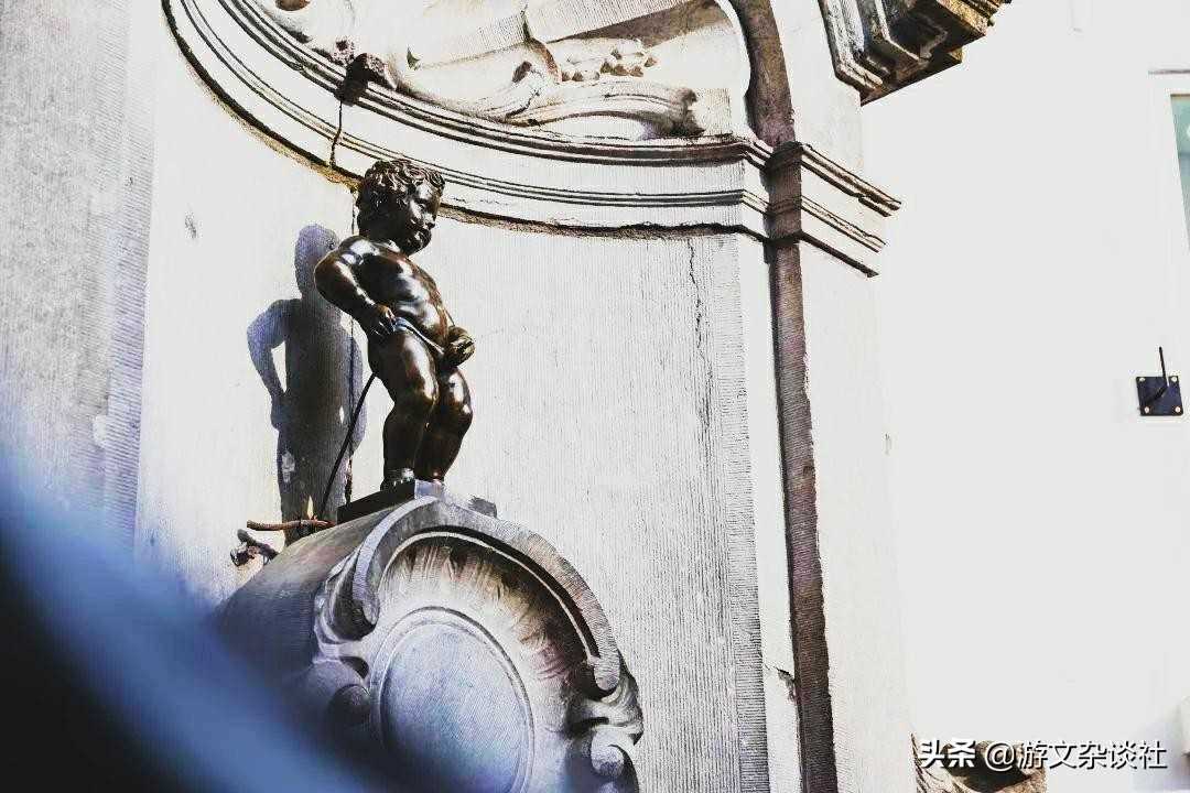 人类一败涂地手游地图冷知识,你膜拜的雕像是谁的?