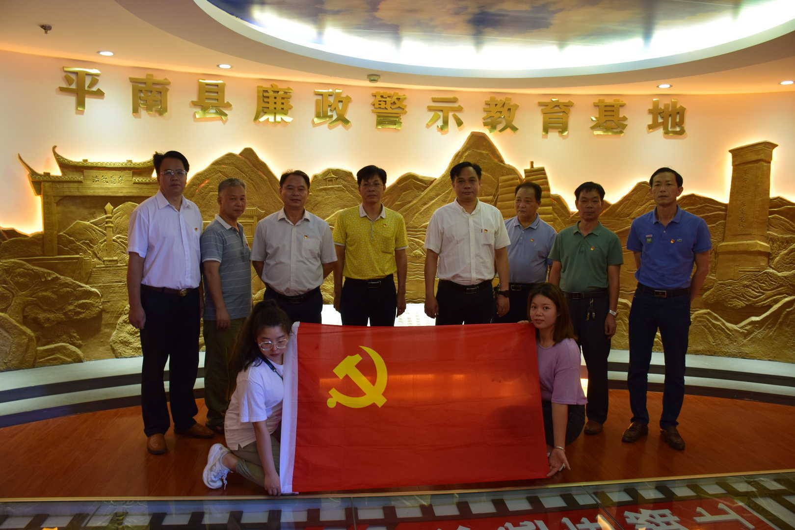 提精神 扬正气 赞祖国,将《红色传奇》进行到底——县信访局开展党史学习教育系列活动