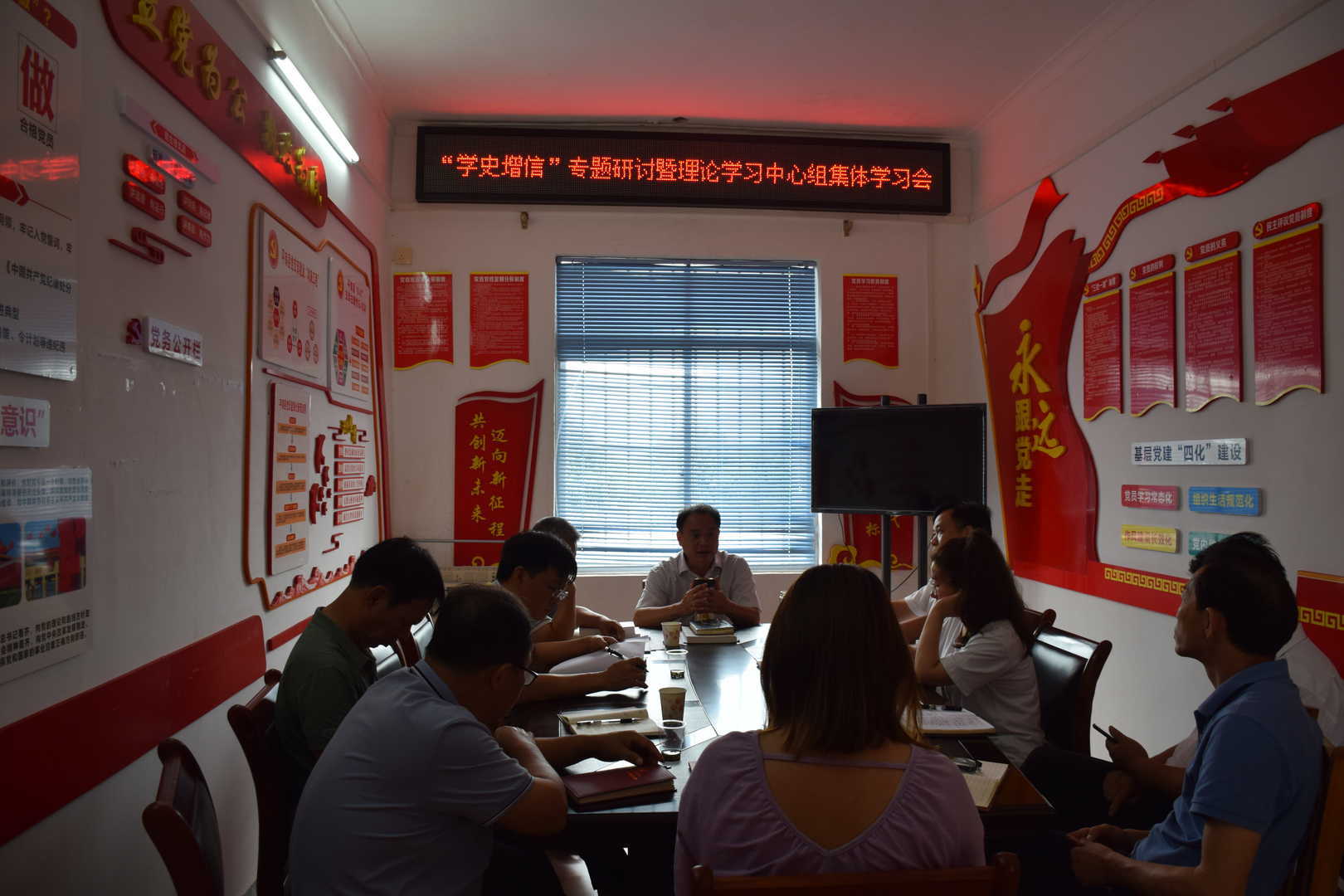 提精神 扬正气 赞祖国,将《红色传奇》进行到底——县信访局开展党史学习教育系列活动