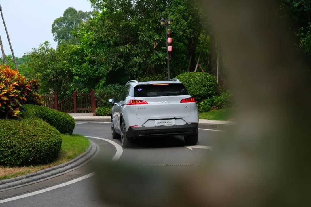 轴距2830mm,国产家用SUV空间越级,这项“黑科技”秒杀对手