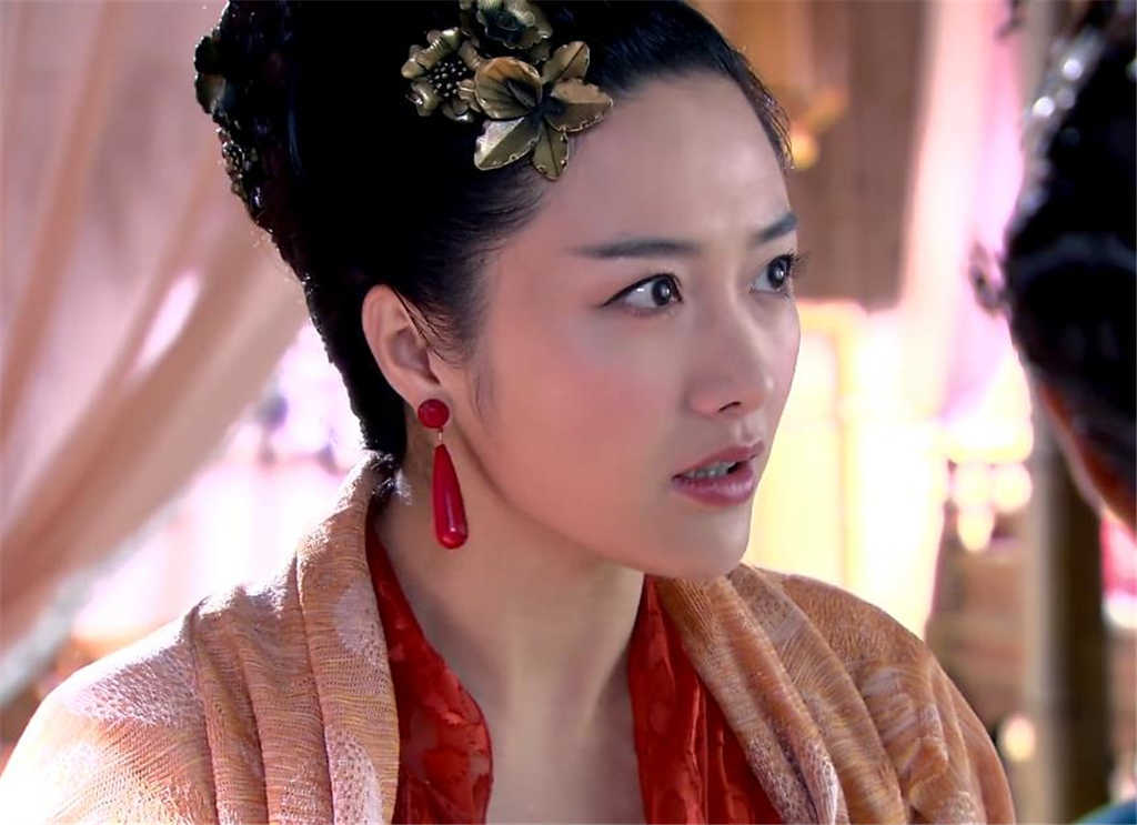 从黄文慧到黄奕,6版天龙八部秦红棉,如同一部英气美人进化史