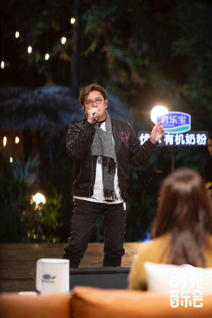 《时光音乐会》唱响凤凰传奇金曲,带你回忆彩铃时代背后的故事
