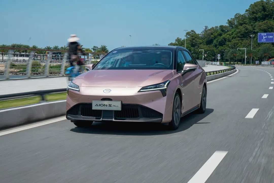 A+级家轿实力新秀，试驾甜而不腻的AION S Plus