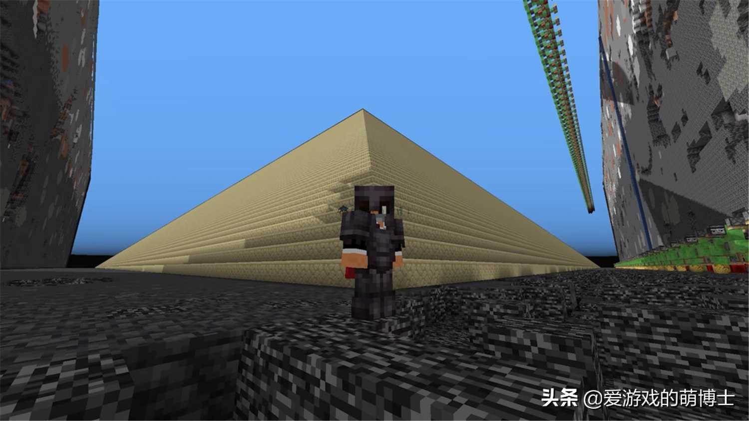 手挖60万块砂岩，《我的世界》玩家在生存模式打造出最高的金字塔